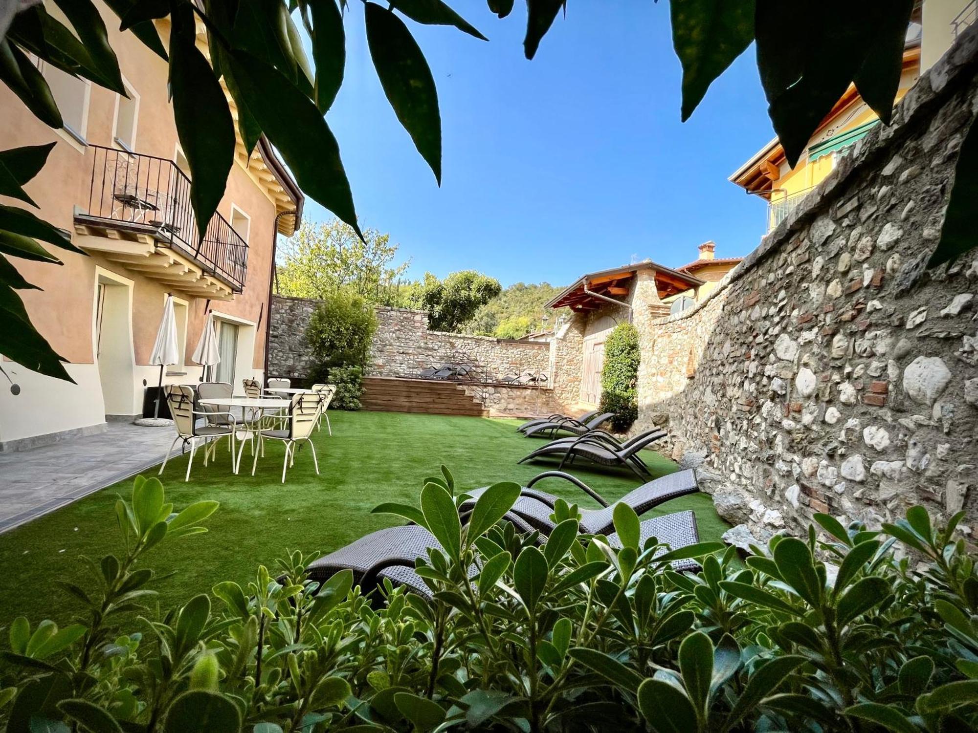 Villa Fontanelle Gardapartments بولبينازي ديل جاردا المظهر الخارجي الصورة
