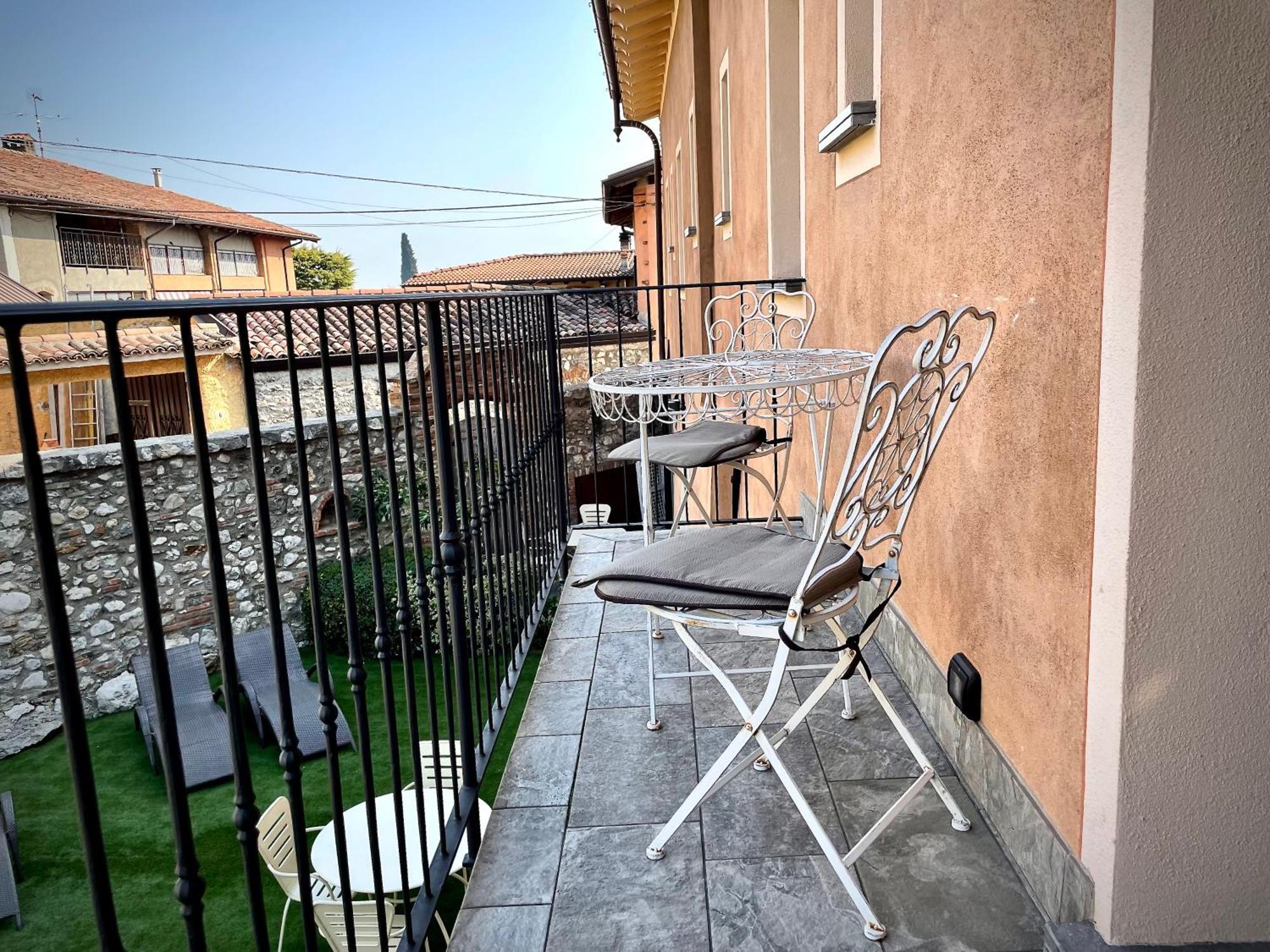 Villa Fontanelle Gardapartments بولبينازي ديل جاردا المظهر الخارجي الصورة