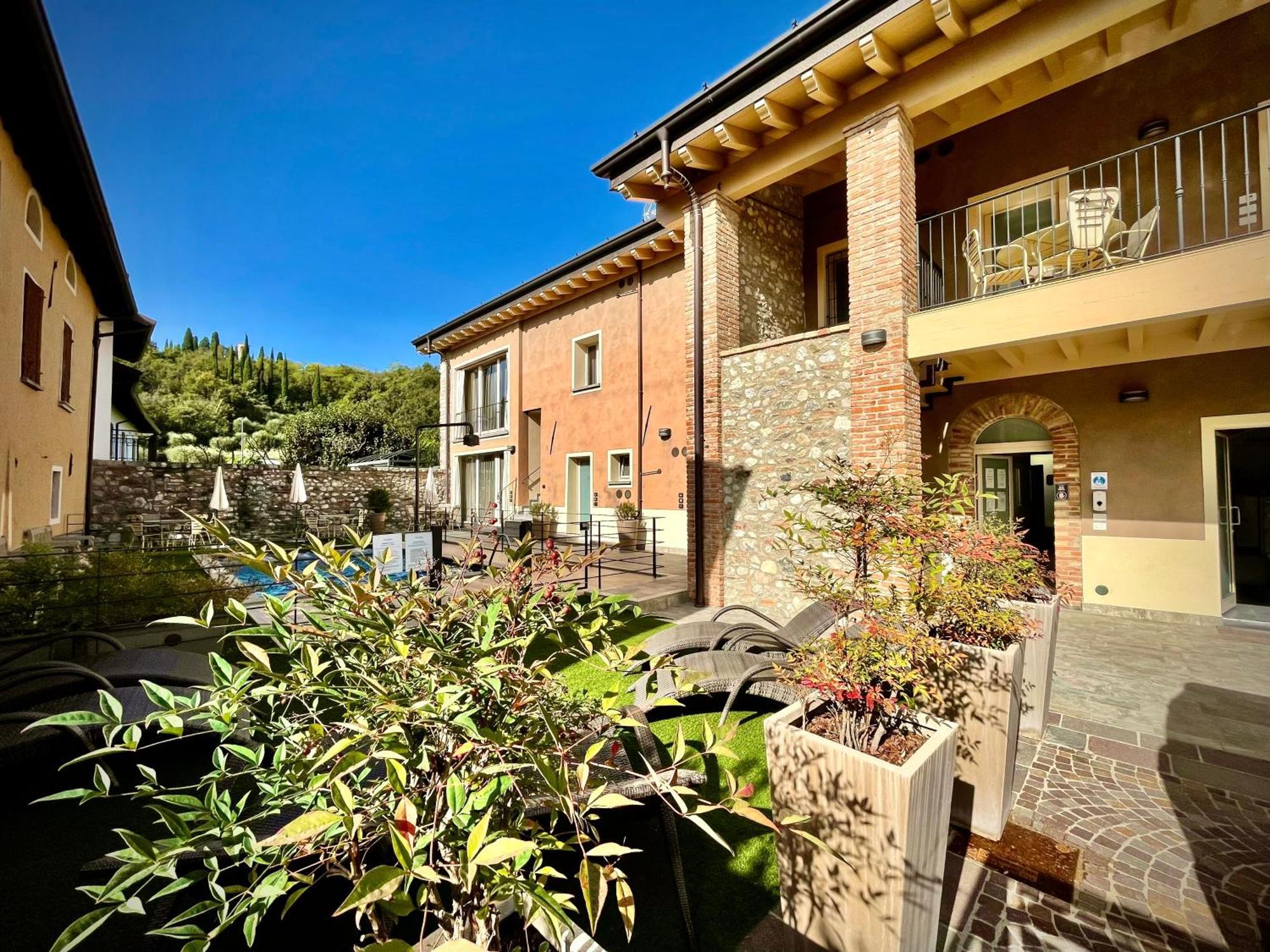 Villa Fontanelle Gardapartments بولبينازي ديل جاردا المظهر الخارجي الصورة